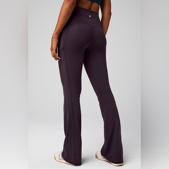 Fabletics Oasis PureLuxe High-Waisted Pocketed Kick Flare Sz xlarge - Picture 3 of 8